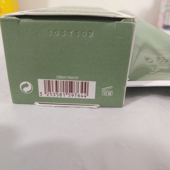 Loccitane Almond Delicious Hand And Nail Cream - 5.2oz/ 150ml. NIB - Picture 5 of 6